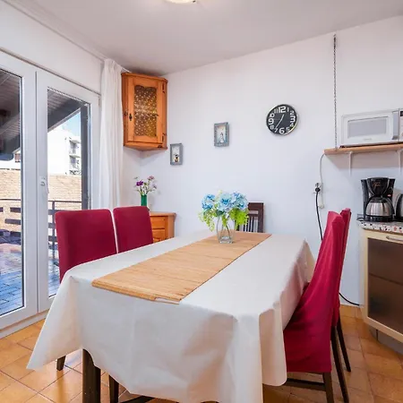 Apartment In With Kitchen *