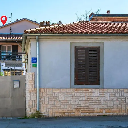 In With Kitchen Apartment Pula