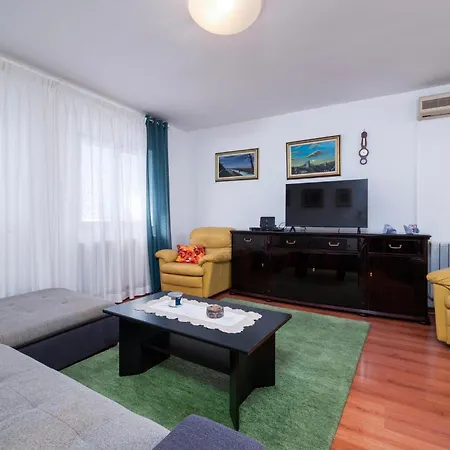 Two-bedroom In شقة *