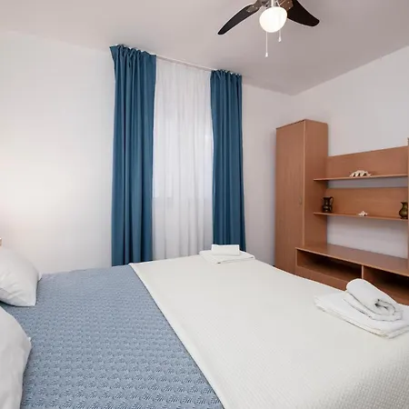 In With Kitchen Apartman Pula