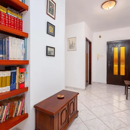 Apartman In With Kitchen *