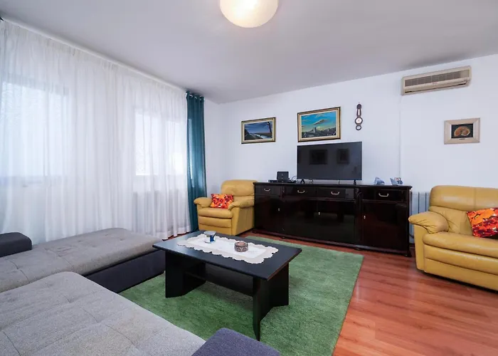 Two-bedroom In شقة *