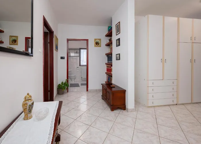 Two-bedroom In شقة *