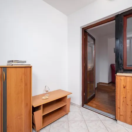 In With Kitchen Пула